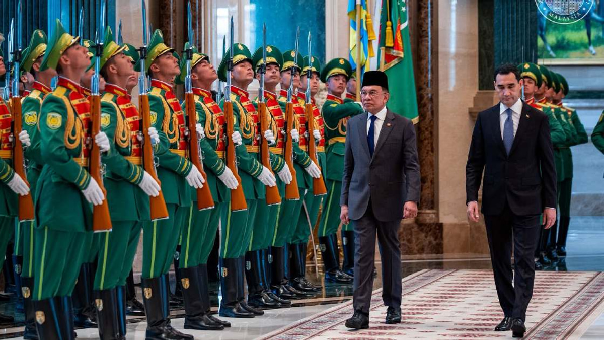Anwar Receives Official Welcome in Historic Turkmenistan Visit