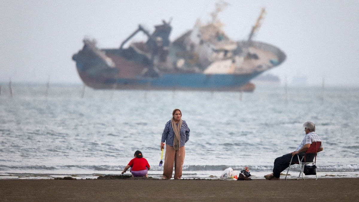 US Advises Citizens to Flee West Asia as Iran Tensions Escalate