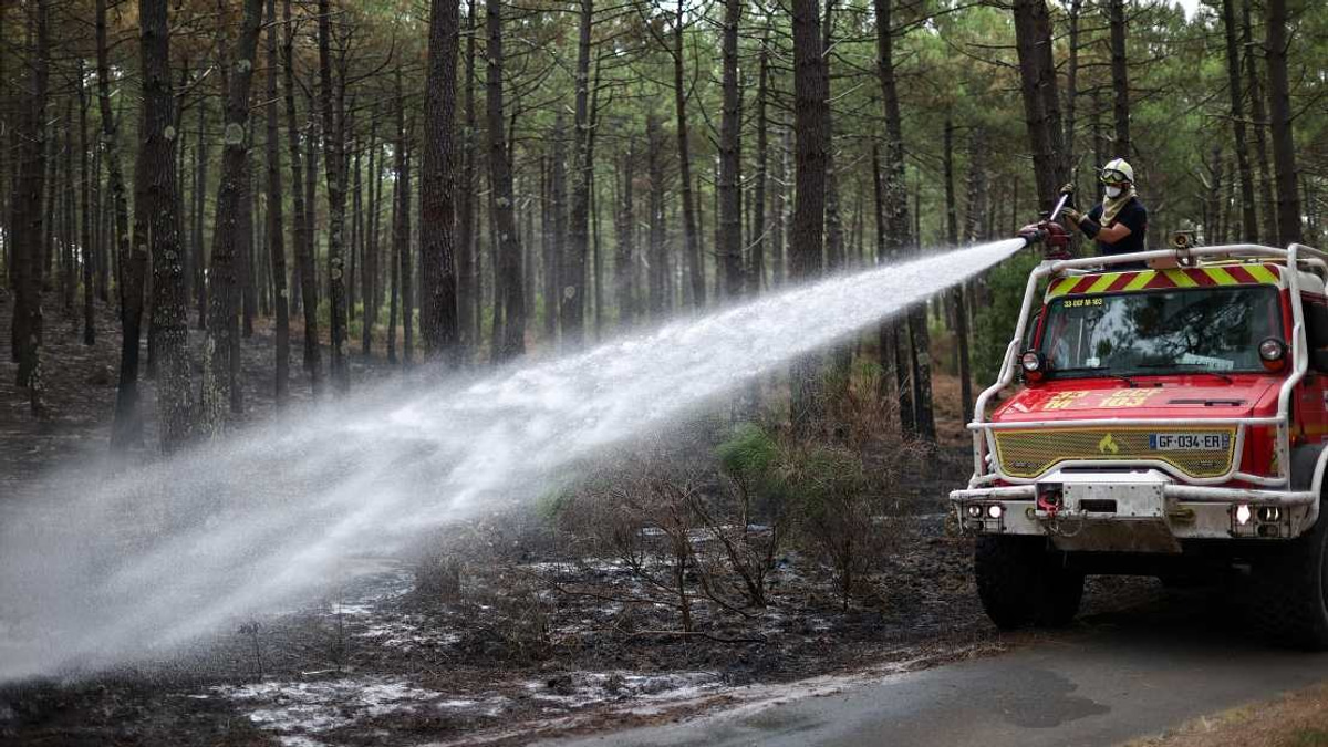 France Arrests Over 300 People in Wildfire Crackdown as Major Blazes Stabilise