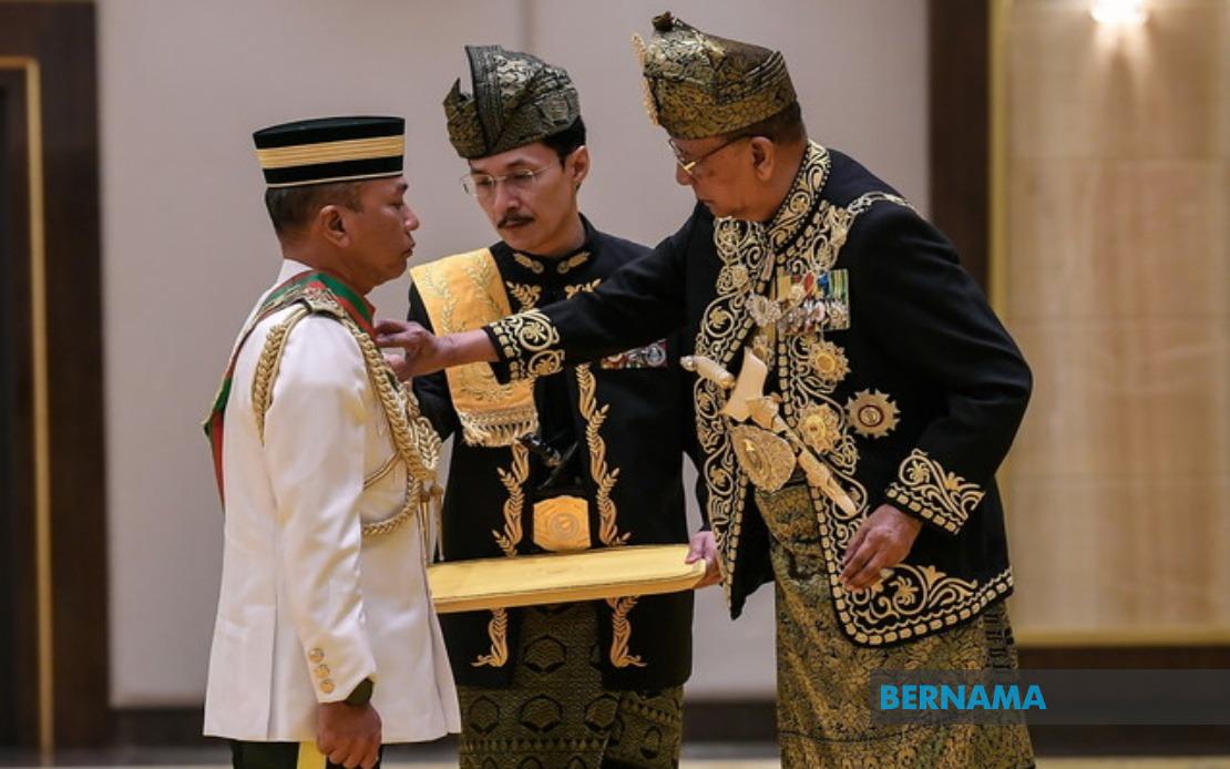 Defence Chief, Police Chief Honoured by Kedah Sultan on 84th Birthday