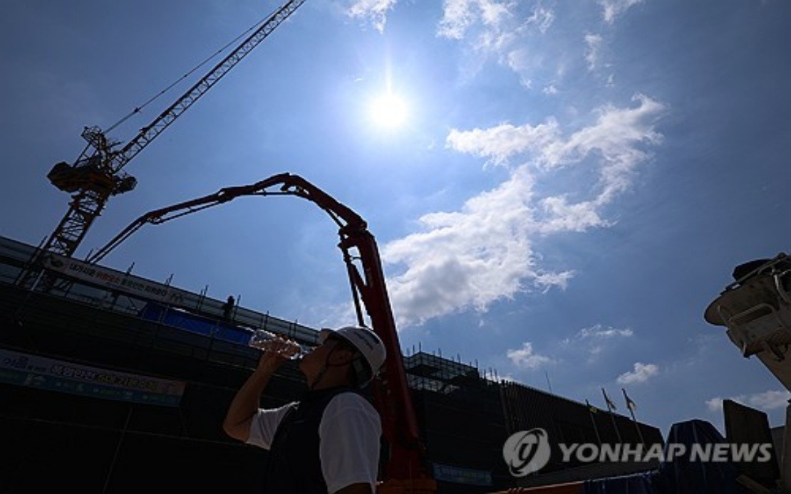 South Korea's Greater Seoul Region Swelters Under Unprecedented Heat Wave Alert