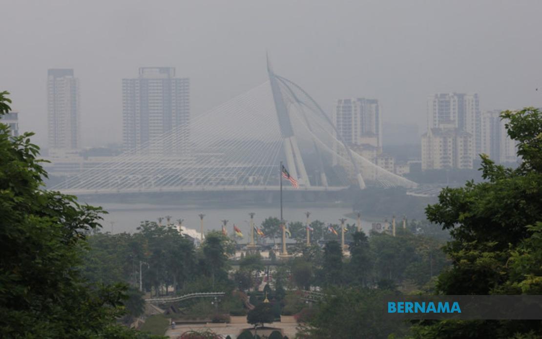JAKIM Organises Special Prayers at Major Mosques as Haze Blankets Nation