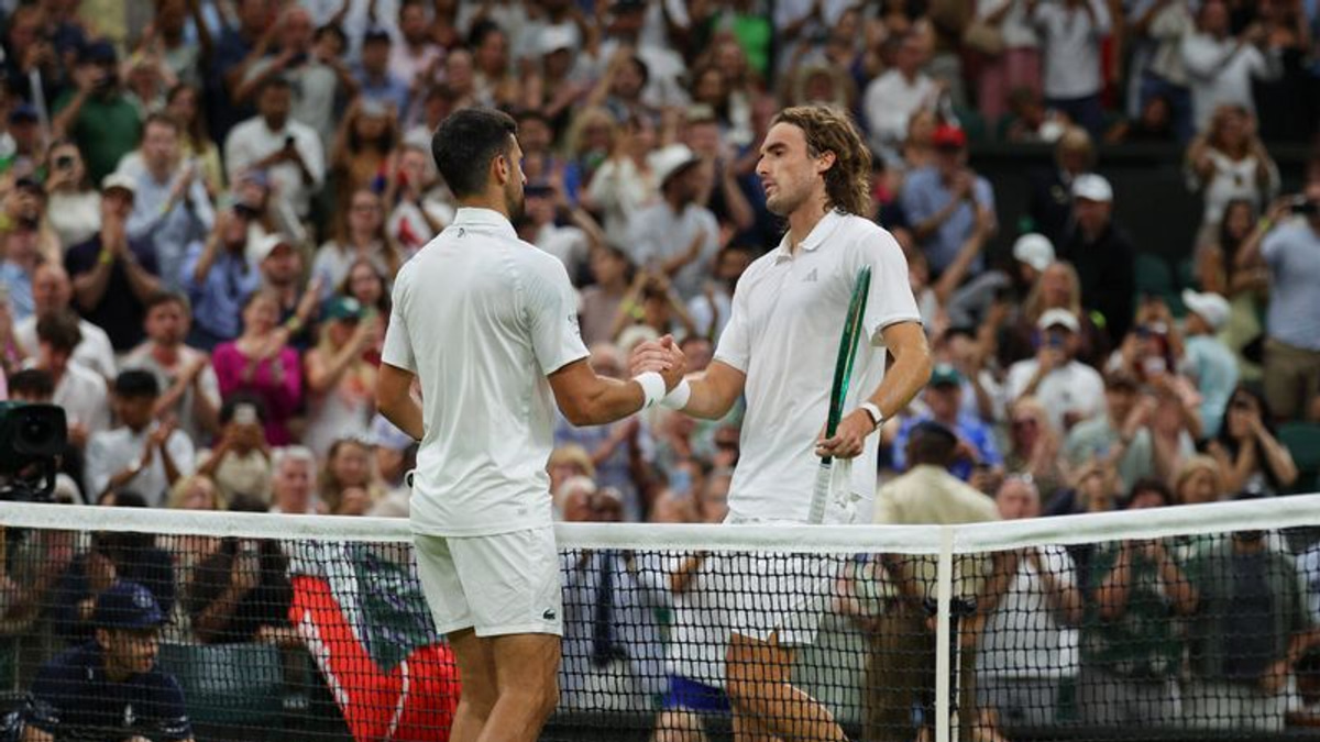Djokovic Advances Past Tsitsipas in Dominant Display at Wimbledon