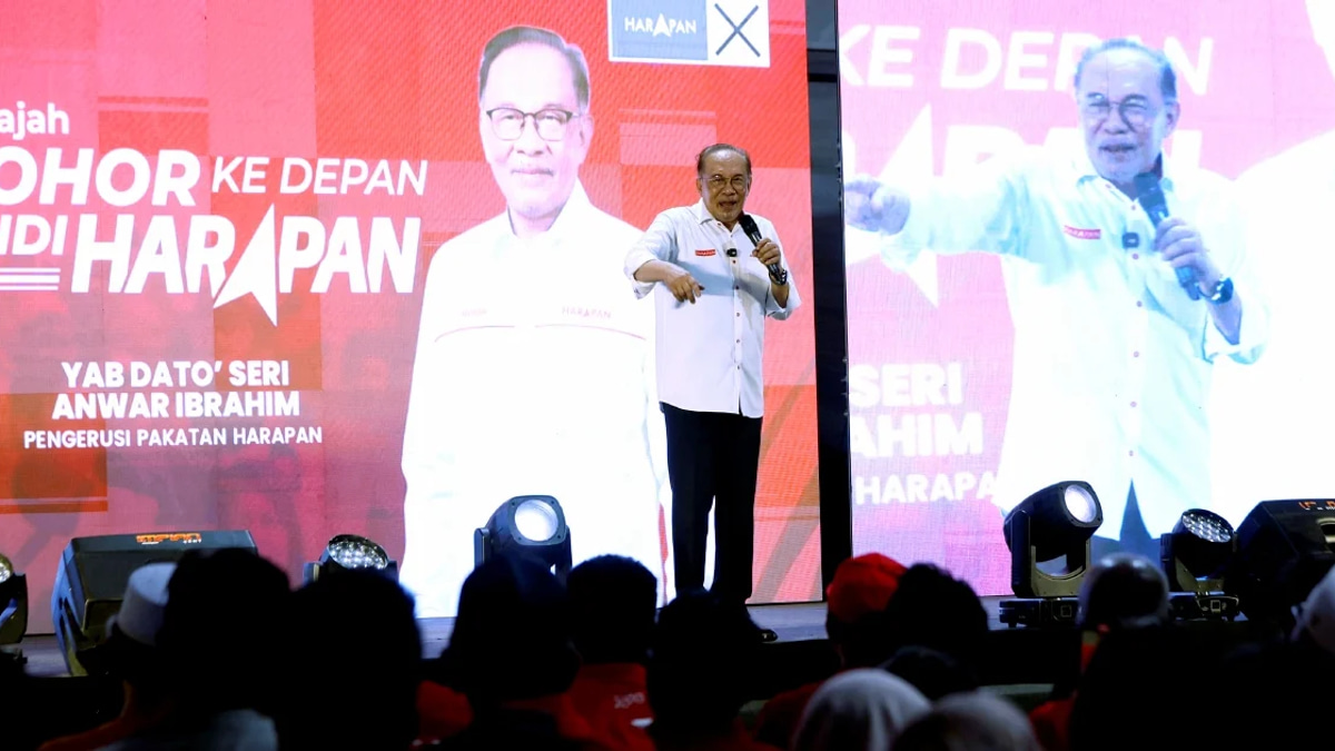 Anwar accuses Barisan Nasional of dissolving Johor assembly to restore lost political power