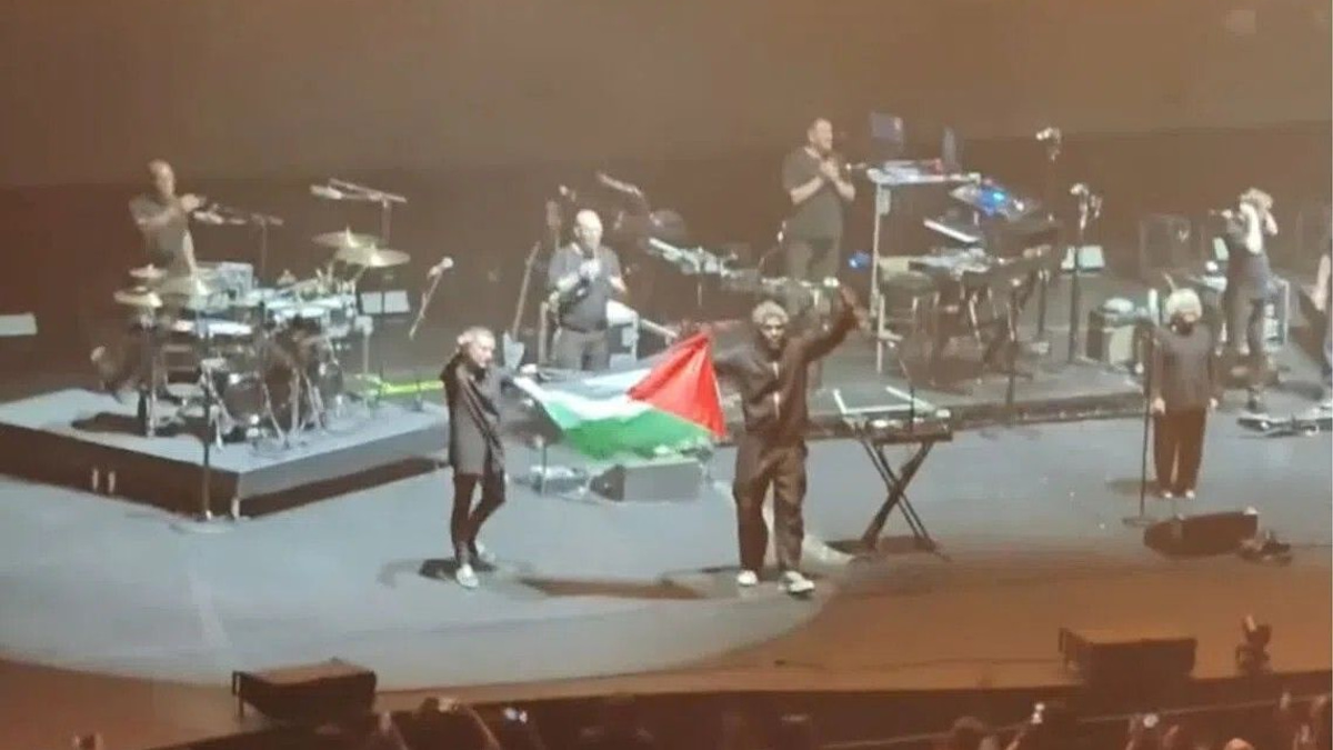 Massive Attack barred from Singapore over Palestinian flag protest at concert