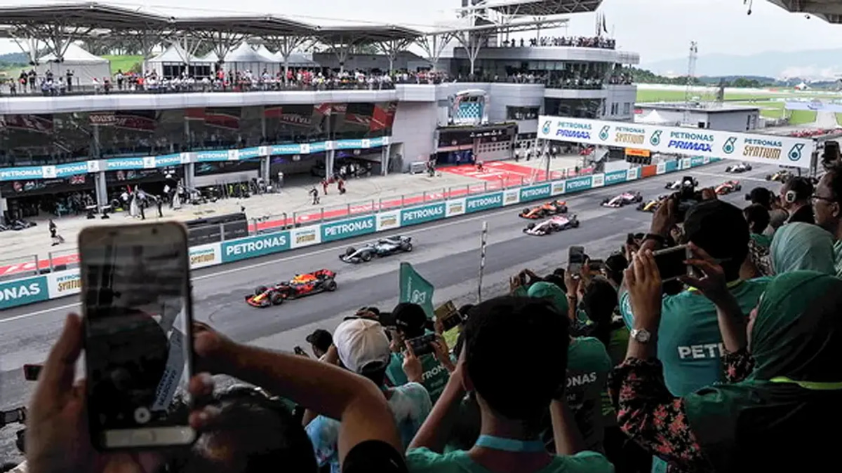 Government Won't Need Millions Extra to Host F1 Race, Says Anwar