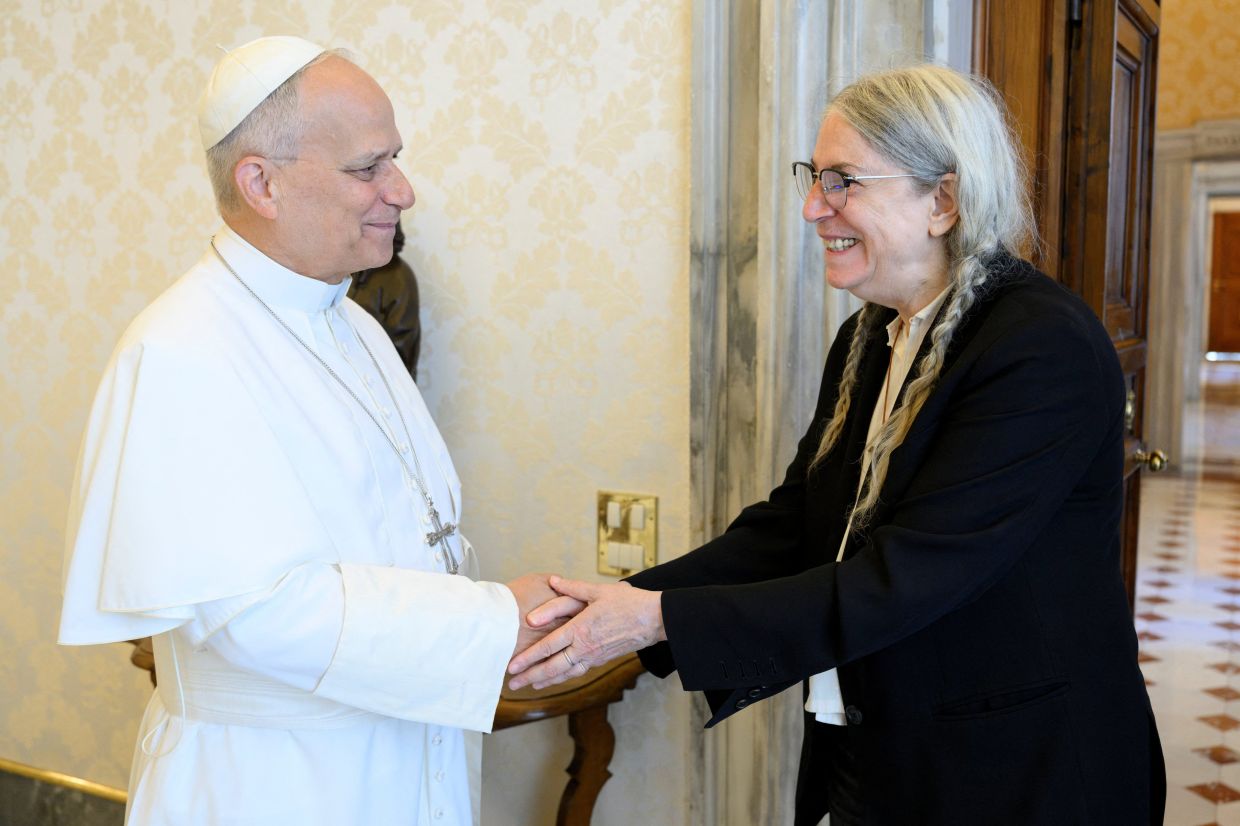 Patti Smith Visits Pope Leo XIV at Vatican, Finds Kindred Spirit in Fellow Chicago Native