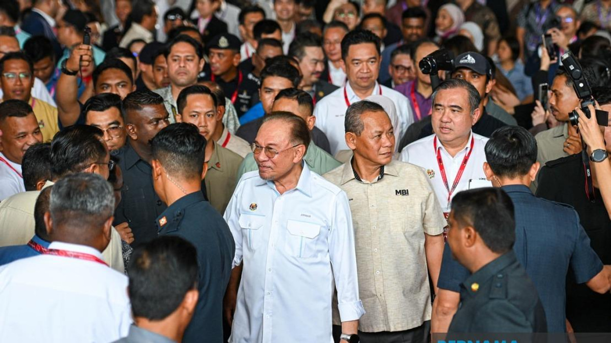 Anwar Urges Melaka DAP To Reconsider Withdrawal From State Government