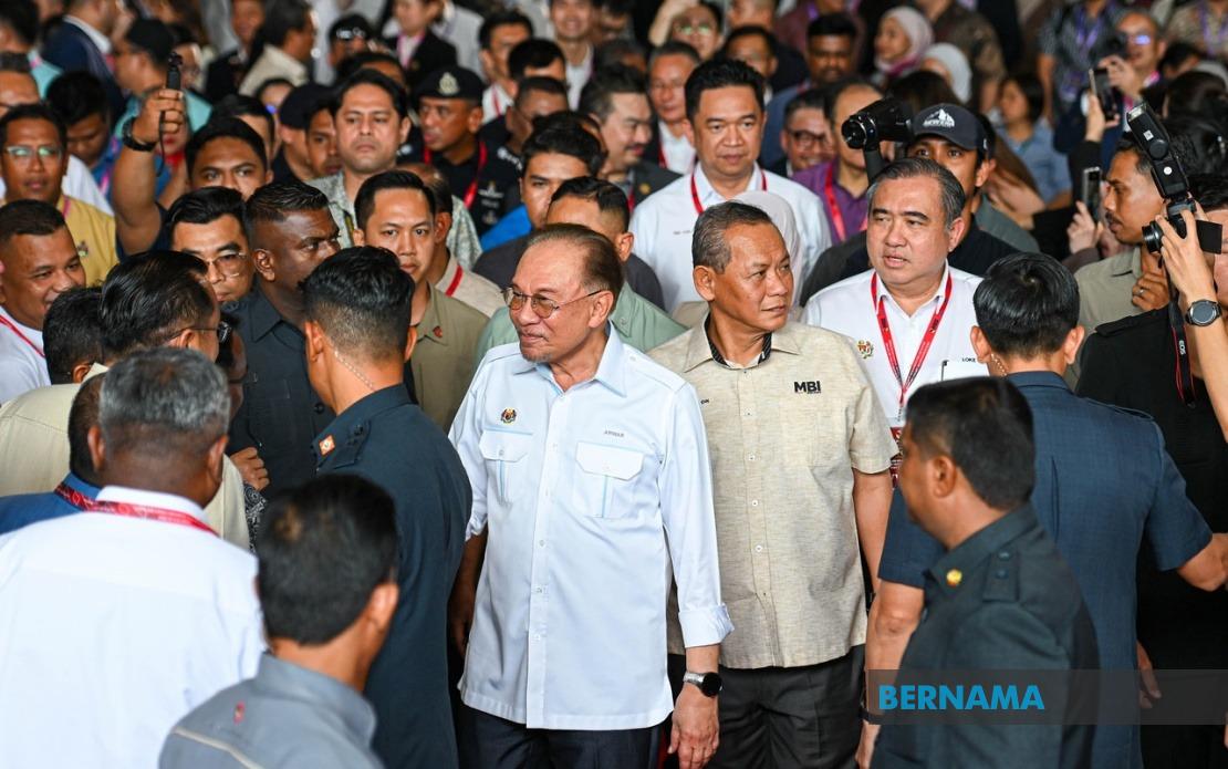 Anwar Urges Melaka DAP To Reconsider Withdrawal From State Government