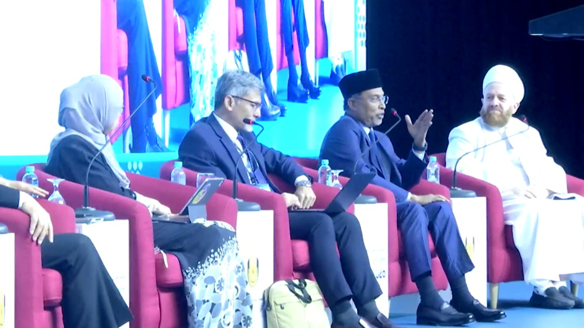 Malaysia Must Embed AI Into Higher Education While Safeguarding Moral Values, Says Zambry