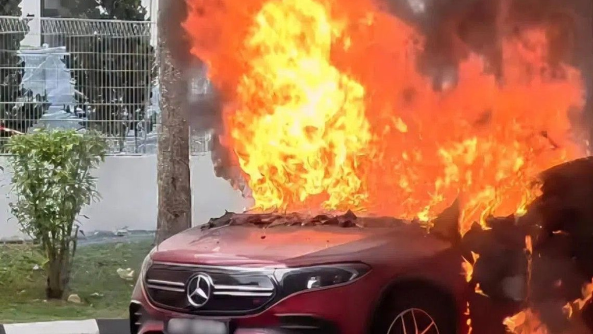Electric Vehicle Fire Breaks Out at Woodlands HDB Carpark; No One Hurt