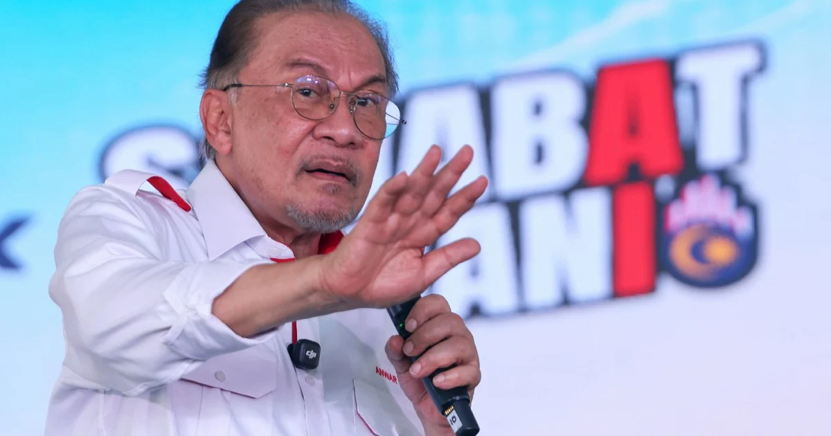 Anwar urges Johoreans to choose capable leadership at state election