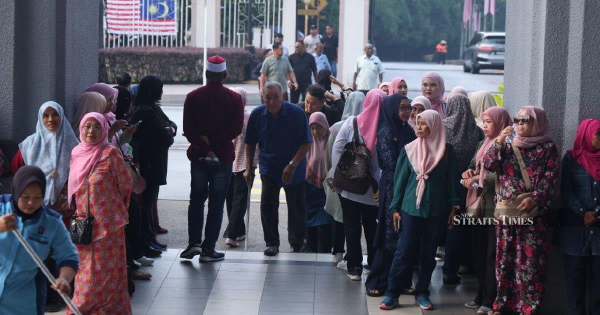 Media swarms Court Complex as Ismail Sabri faces expected charges