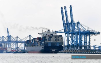 Malaysia's Export Growth Forecast Surges to 21.7% in 2026 as Tech Sector Propels Trade Expansion