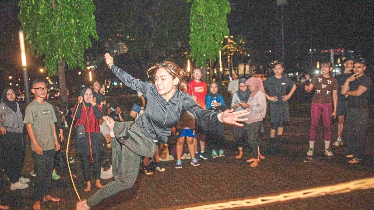 Indonesian workers rediscover childhood games as antidote to urban burnout