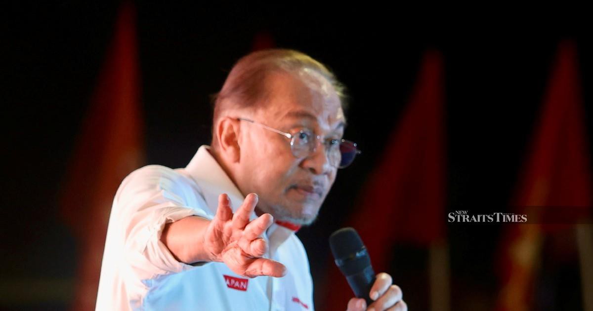 Anwar Orders Accelerated Processing of 15,000 Foreign Worker Applications