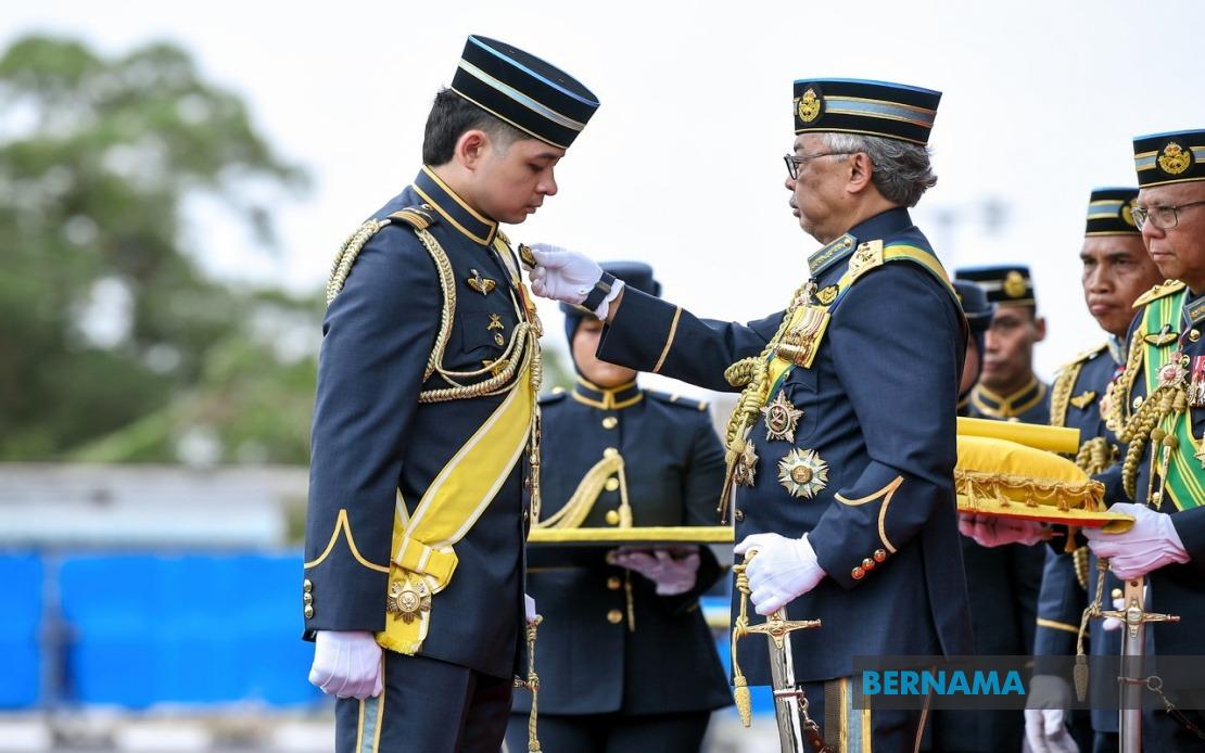 Tengku Mahkota Of Pahang Makes History As First Royal Family Member To Earn RMAF Flying Wings