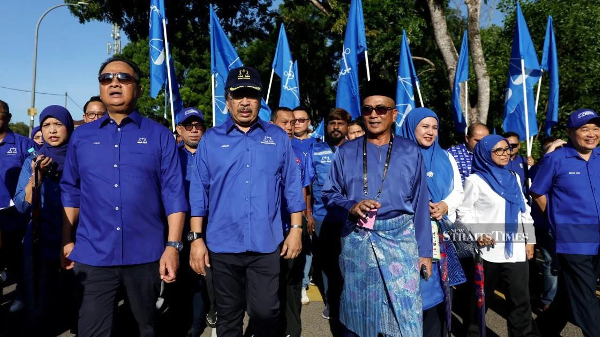 Senior Umno Leader Campaigns for BN's Tiram Seat Candidate in Johor Election Push