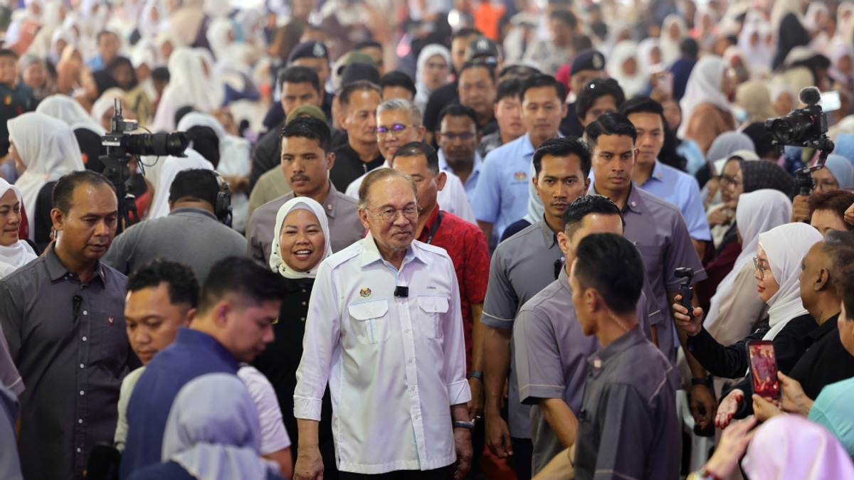 Anwar challenges Tabung Haji bonus payout as breach of fiduciary duty