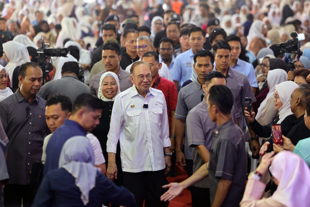 Anwar challenges Tabung Haji bonus payout as breach of fiduciary duty