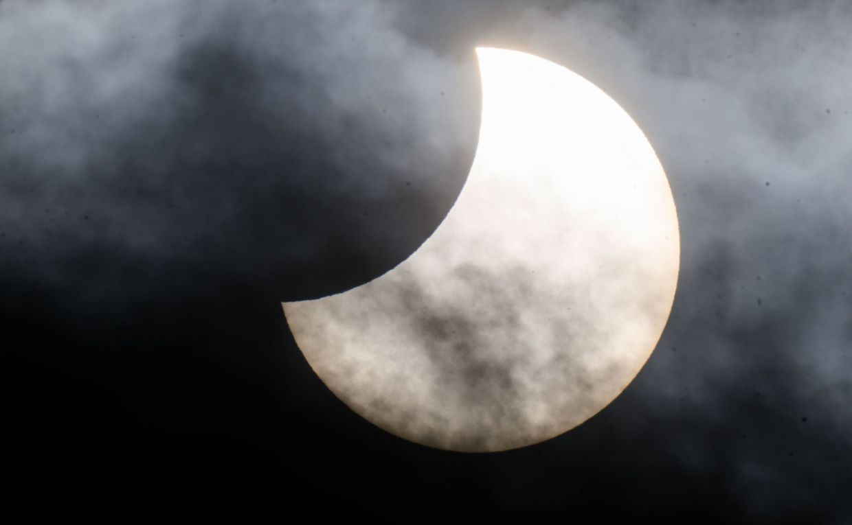 Capturing August's Twin Celestial Events: A Guide for Smartphone Photographers Across Europe and Beyond