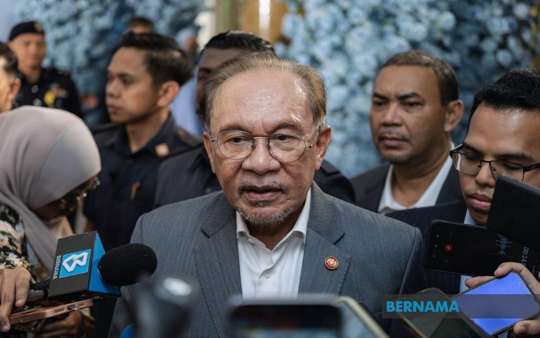 Anwar Awaits Briefing on Melaka DAP Lawmakers' Shock Exit from State Government