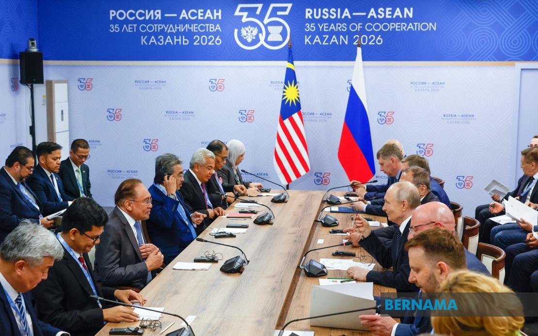 Anwar Praises Putin and Xi for Peace Advocacy on Middle East Crisis