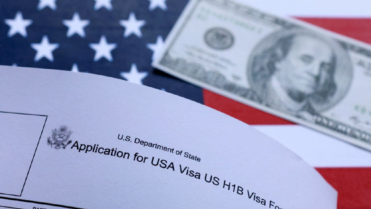 US Appeals Court Blocks Trump Administration's Attempt to Halt H-1B Visa Fee Ruling