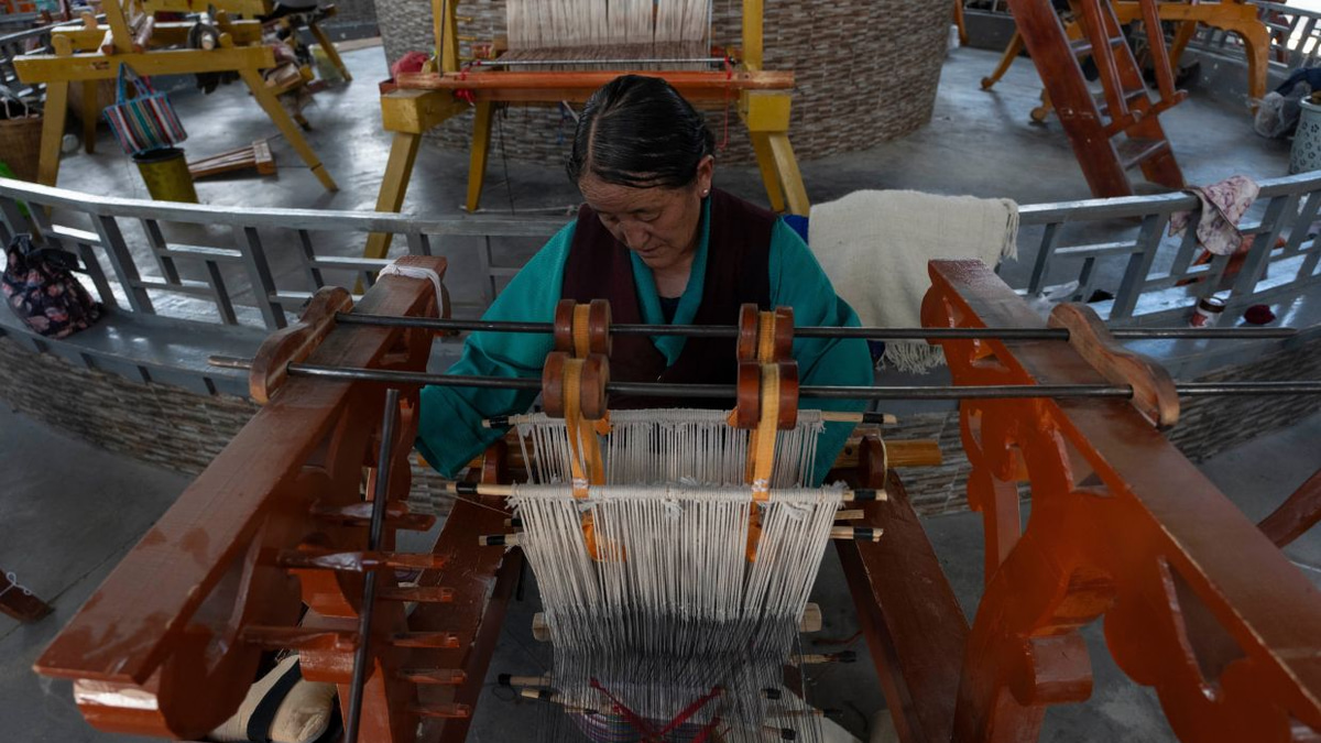 Tibetan Weaving Cooperative Preserves Centuries-Old Pulu Craft and Sustains Mountain Communities