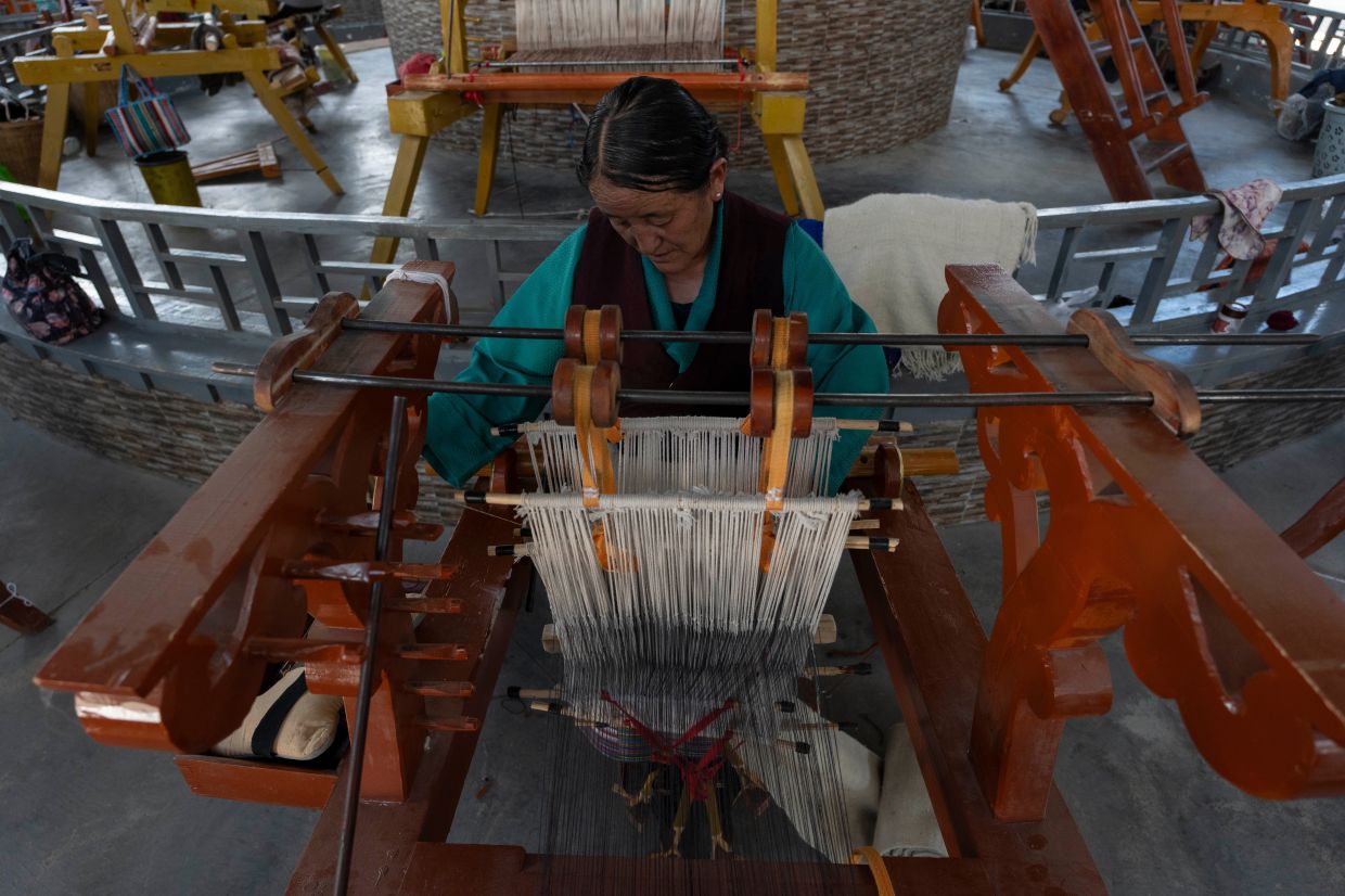 Tibetan Weaving Cooperative Preserves Centuries-Old Pulu Craft and Sustains Mountain Communities