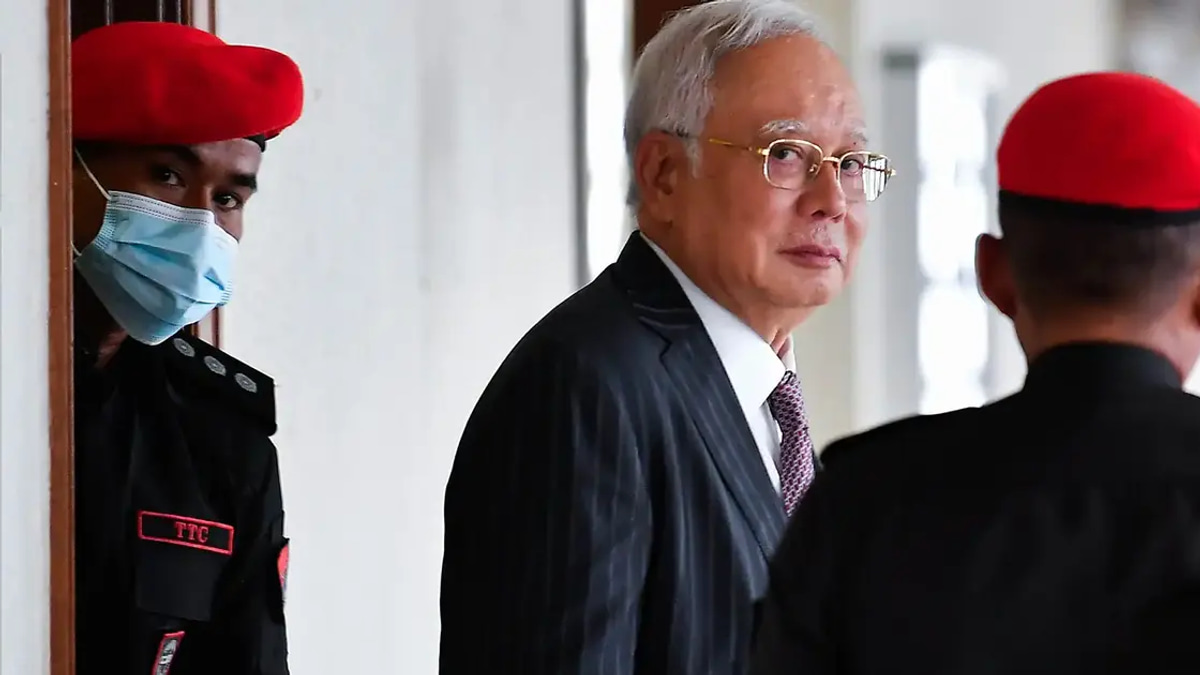 Najib's Legal Team Questions Independence of Kroll Investigator in 1MDB Probe