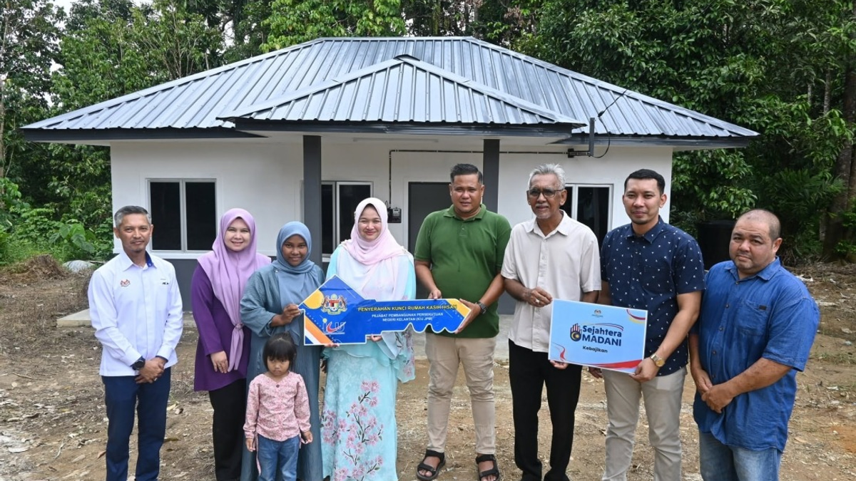 Government Delivers Rumah Kasih Ihsan Homes to Jeli Residents, Advancing Housing Security