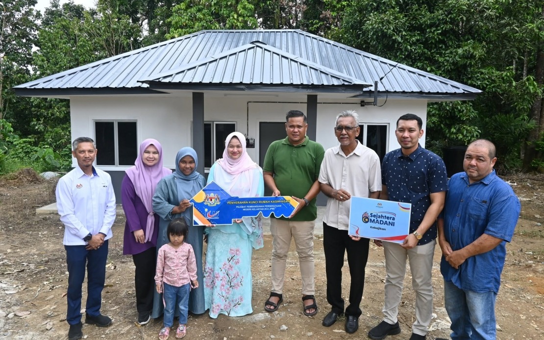 Government Delivers Rumah Kasih Ihsan Homes to Jeli Residents, Advancing Housing Security