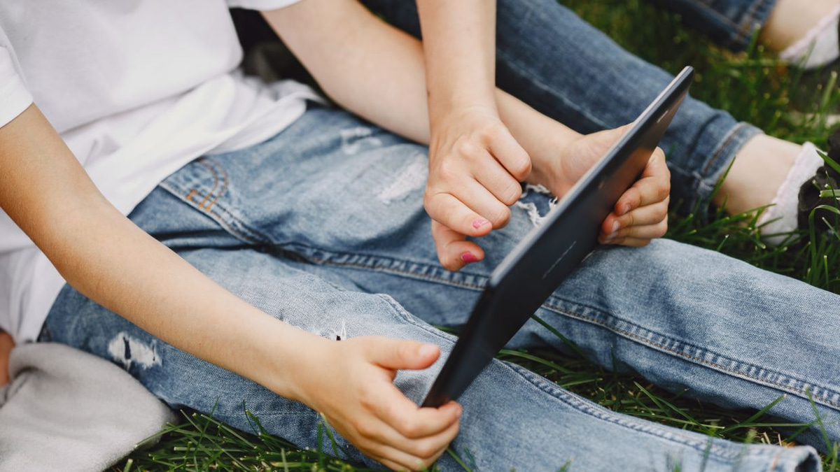 The Silicon Valley Paradox: Tech Titans Restrict Screens at Home While Pushing Them on the World