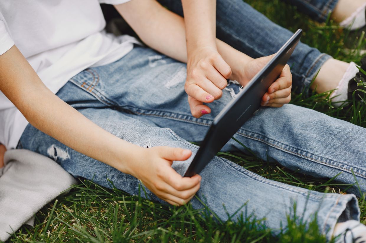 The Silicon Valley Paradox: Tech Titans Restrict Screens at Home While Pushing Them on the World