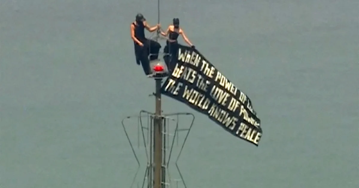 Two Arrested After Scaling Empire State Building's Antenna in Apparent Rooftop Proposal
