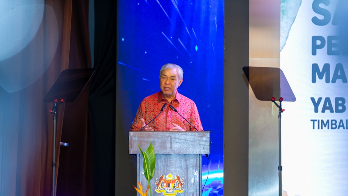 Zahid Rebuffs Claims of Opposition Coalition Talks, Pledges Continued Backing for Unity Administration