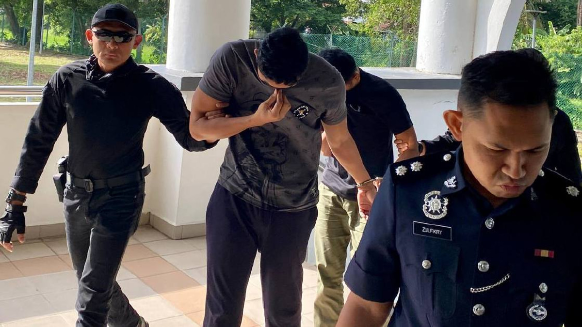 Two Malaysian Soldiers Charged with Smuggling Myanmar Migrants Across Border