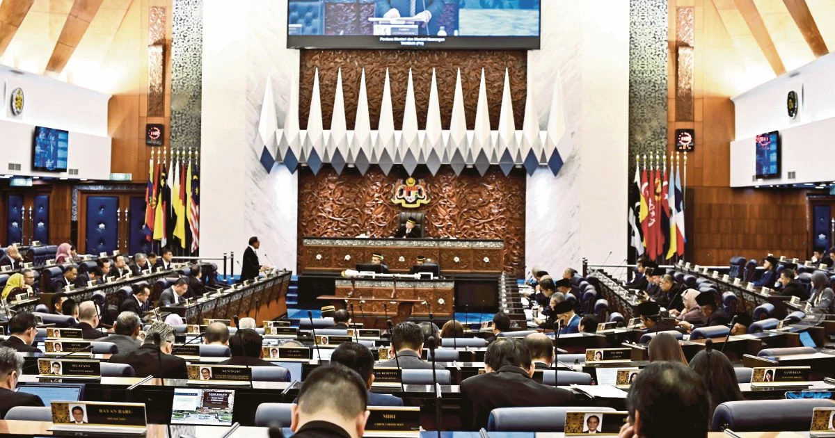 Parliament fractured by clash between PAS and government allies over opposition leadership row