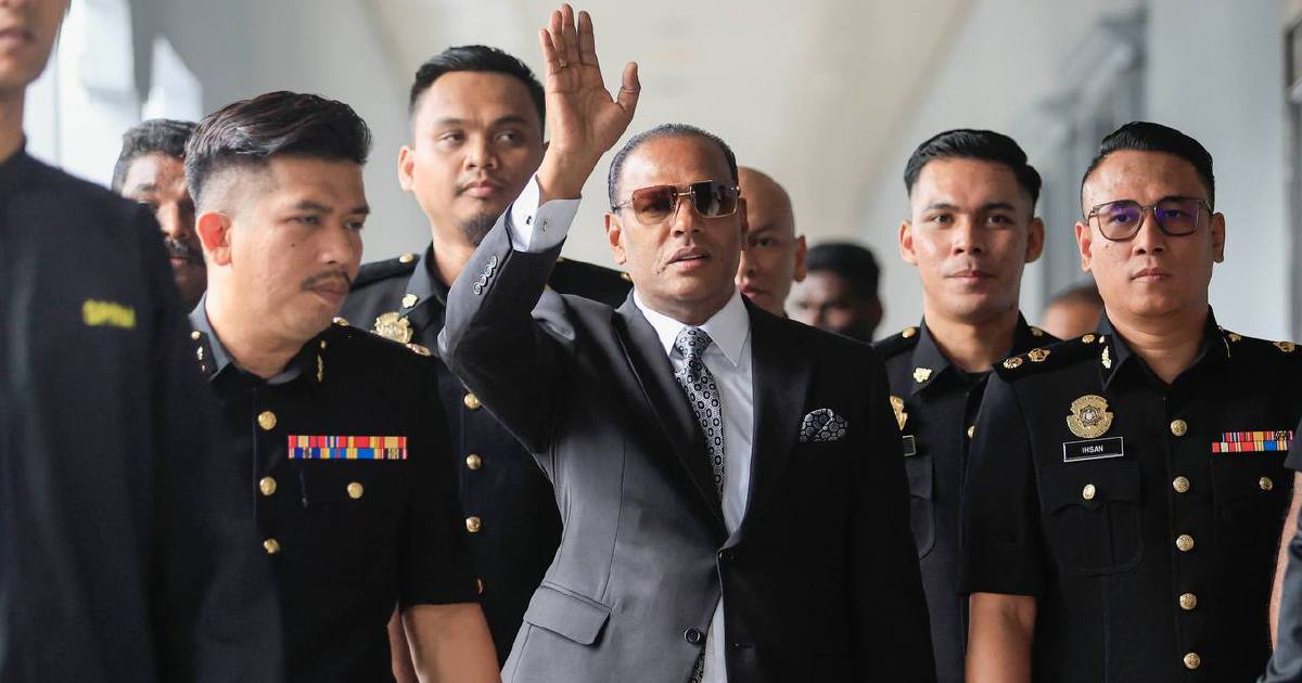 Supporters rally outside court as ex-HR minister Saravanan faces corruption charges
