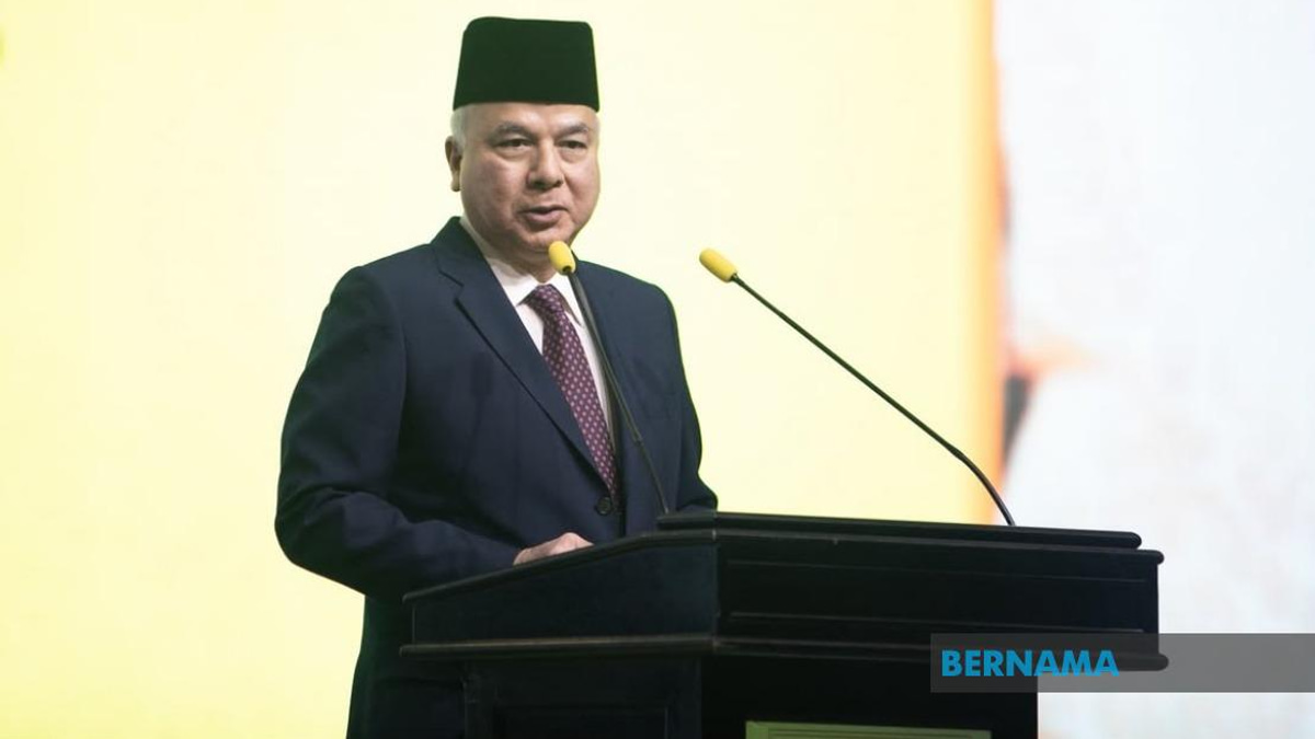 Strong Institutions and Accountable Leaders Essential for Nation-Building, Says Sultan Nazrin