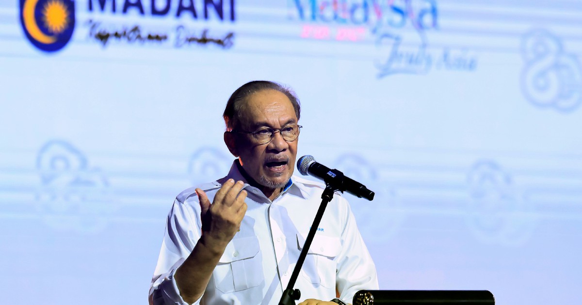 Anwar warns cabinet and civil service not to rest on laurels as reform agenda accelerates