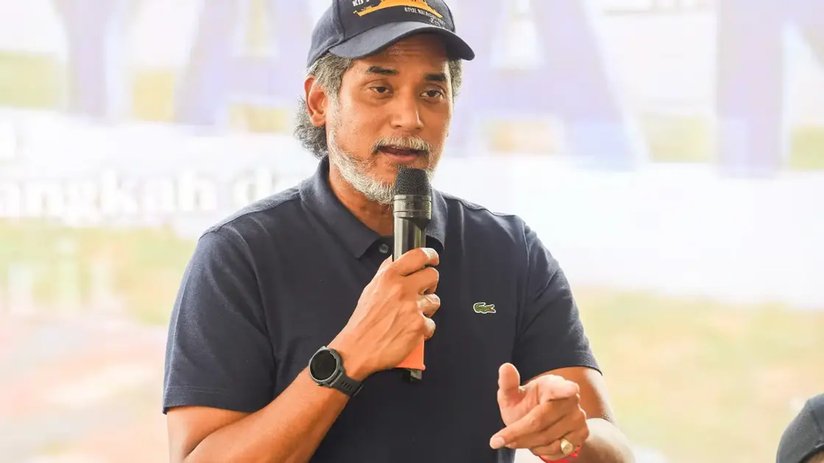 Khairy Attacks Pakatan Manifesto as Derivative of BN Platform