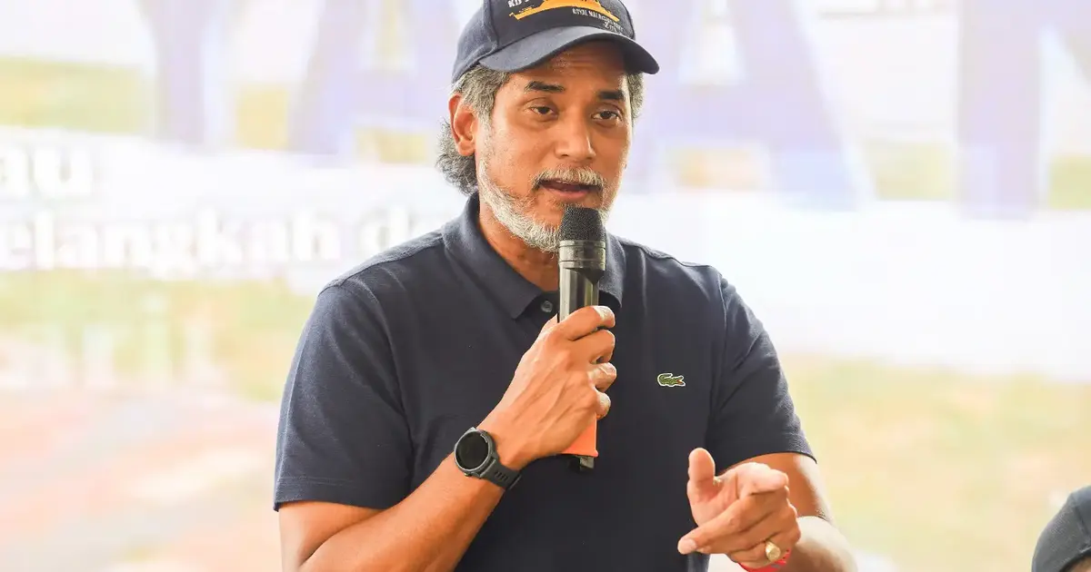 Khairy Attacks Pakatan Manifesto as Derivative of BN Platform