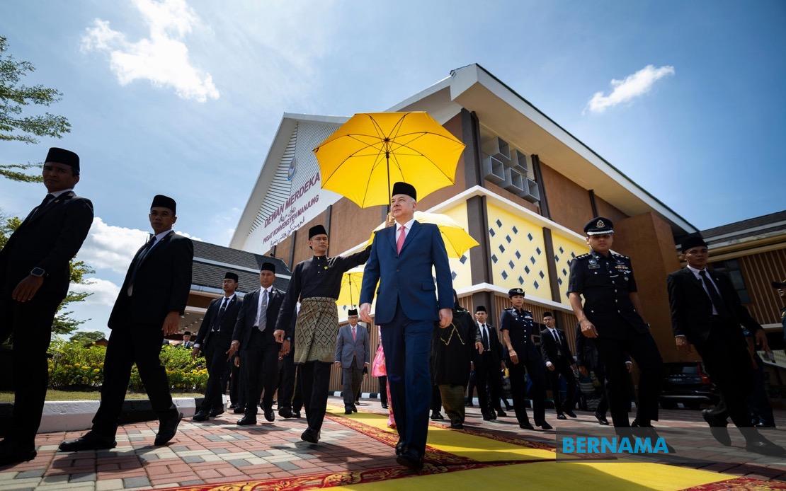 Sultan Nazrin Inaugurates Manjung's New Merdeka Hall, Marking Quarter-Century of Municipal Council