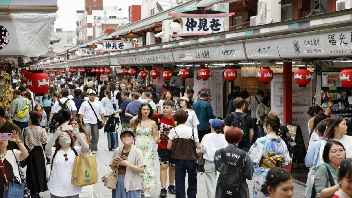 Japanese Outbound Travel Plummets as Weak Yen Squeezes Summer Holiday Plans