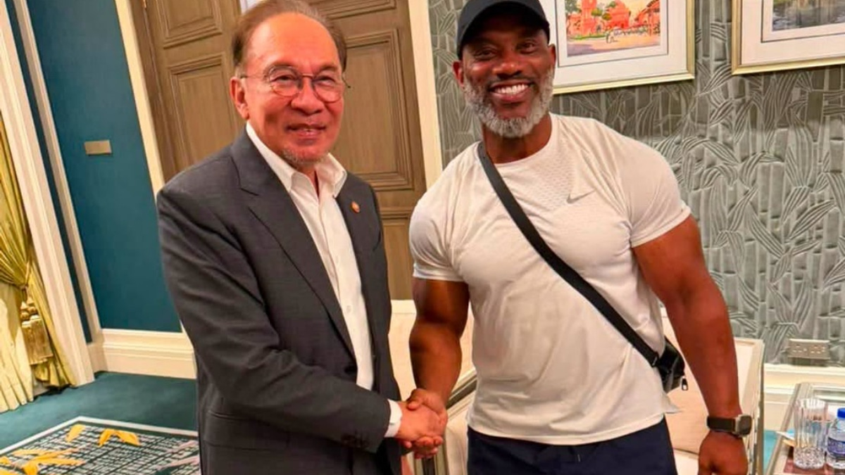 PM Anwar Ibrahim Meets Bodybuilding Icon Dexter Jackson in Kuala Lumpur