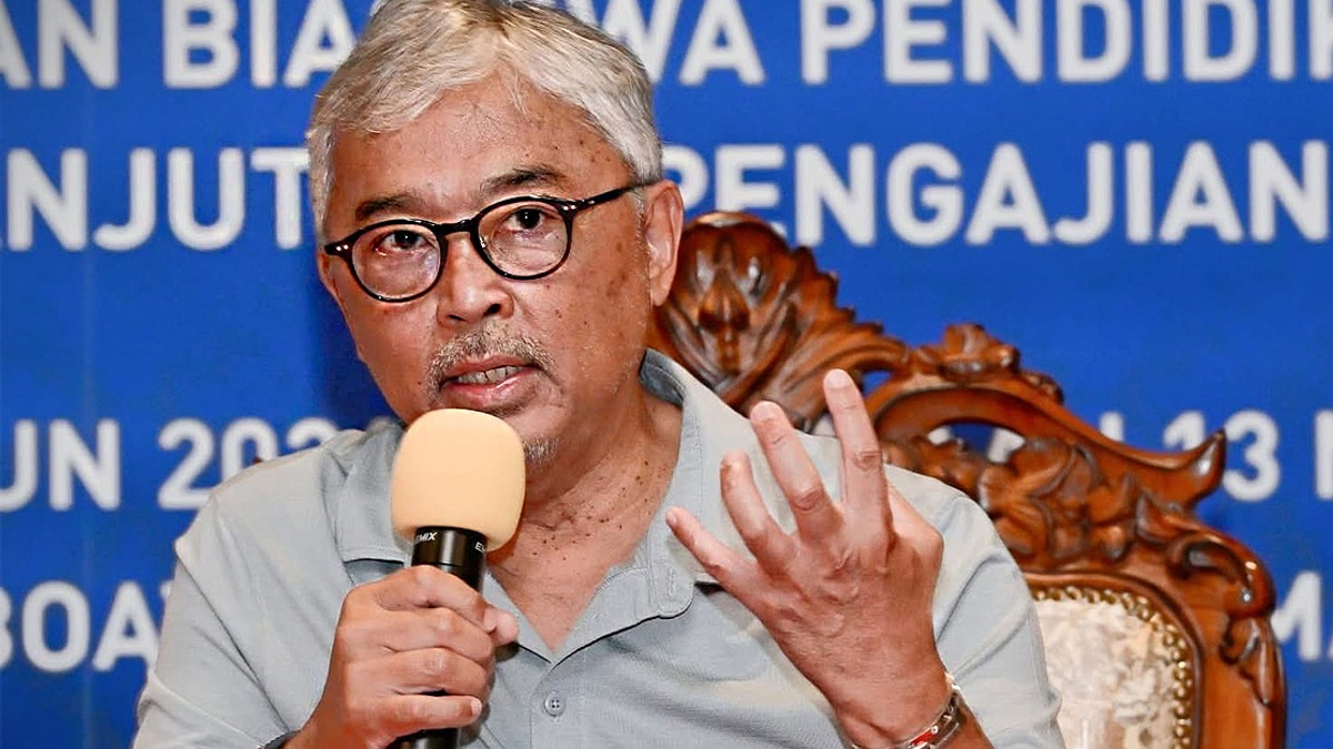 Sultan of Pahang Urges Universities to Expand Scholarship Access for Tioman Students
