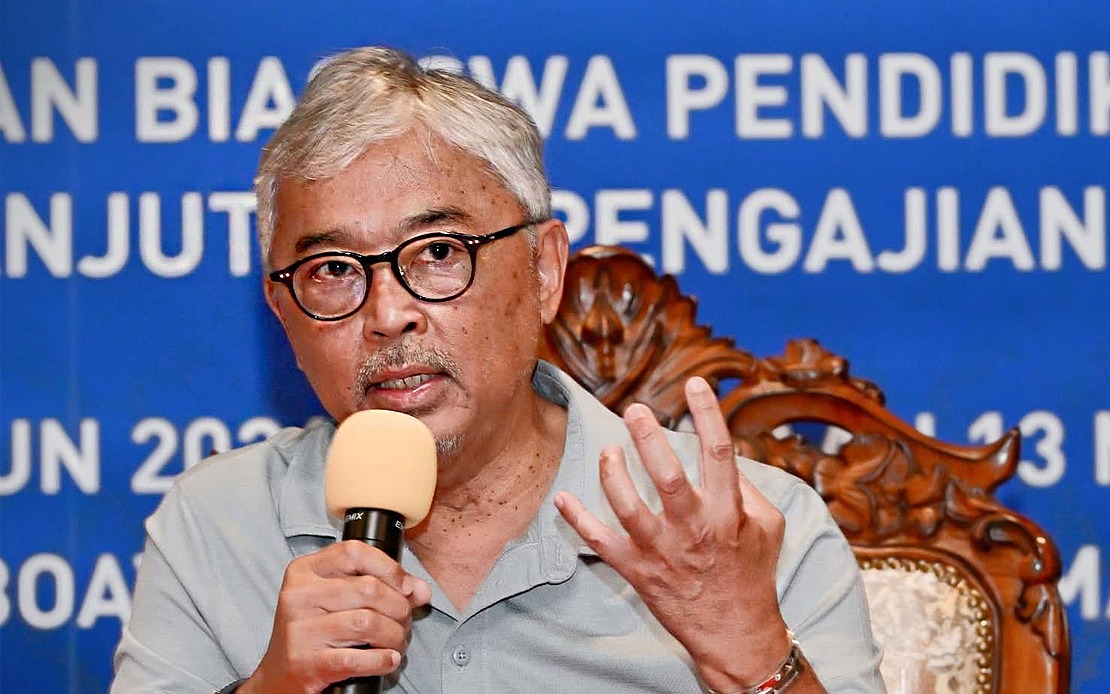 Sultan of Pahang Urges Universities to Expand Scholarship Access for Tioman Students