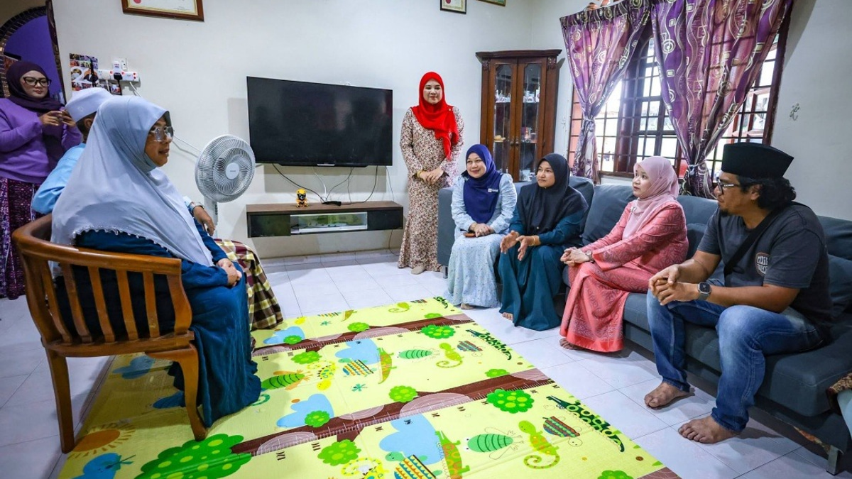 Education Minister Pays Respects to Family of Student Who Collapsed During Rugby Training